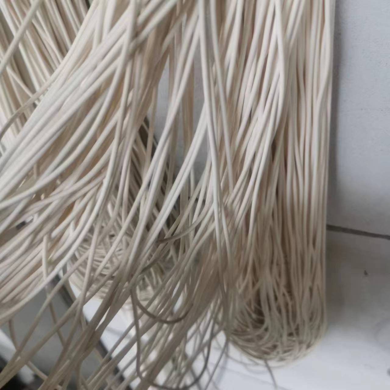 硅膠發(fā)泡密封條，硅膠發(fā)泡圓條